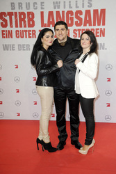 Marco Huck mit Ehefrau Amina und Schwester