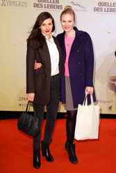 Eva Bay, Rosalie Thomass