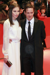 Nora von Waldstätten, Tom Schilling