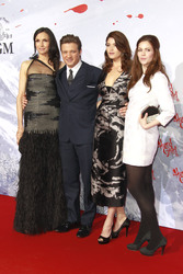 Famke Janssen, Jeremy Renner, Gemma Arterton, Pihla Viitala