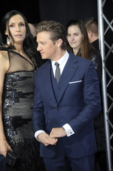 Famke Janssen, Jeremy Renner