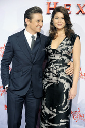 Jeremy Renner, Gemma Arterton