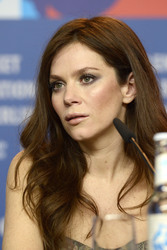 Anna Friel