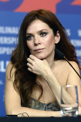 Anna Friel