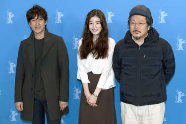 Sunkyun Lee / Seon-gyun Lee / Lee Sun-gyun, Eunchae Jung / Jeong Eun-Chae / Jung Eun-chae, Sangsoo Hong / Sang-soo Hong