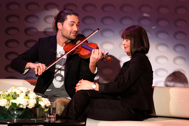 David Garrett, Yvonne Lenartowicz