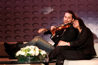 David Garrett, Yvonne Lenartowicz