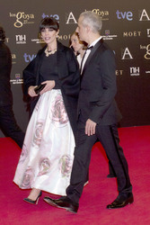 Maribel Verdú mit Begleitung