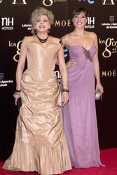 Kiti Manver mit Begleitung