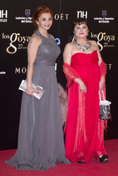 Neus Asensi mit Begleitung