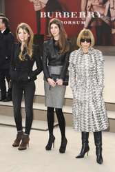 Anna Wintour mit Gästen