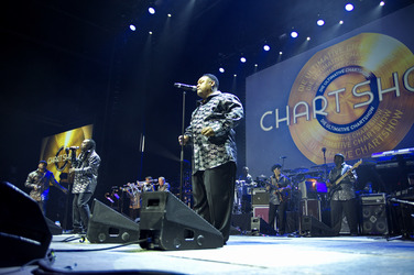 Devere Duckett (Earth Wind & Fire Experience feat. Al McKay Allstars)