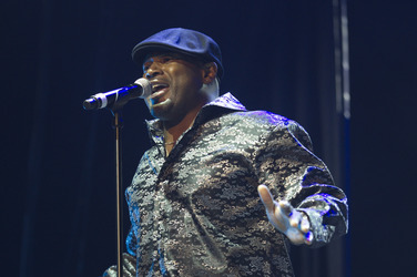 Claude Woods (Earth Wind & Fire Experience feat. Al McKay Allstars)