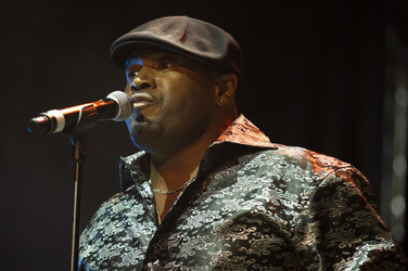 Claude Woods (Earth Wind & Fire Experience feat. Al McKay Allstars)