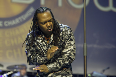 Tim Owens (Earth Wind & Fire Experience feat. Al McKay Allstars)