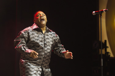 Devere Duckett (Earth Wind & Fire Experience feat. Al McKay Allstars)