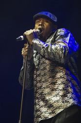 Claude Woods (Earth Wind & Fire Experience feat. Al McKay Allstars)