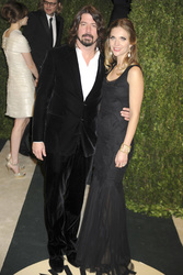 Dave Grohl (Foo Fighters, Queens of the Stone Age, Nirvana, Scream) mit Begleitung