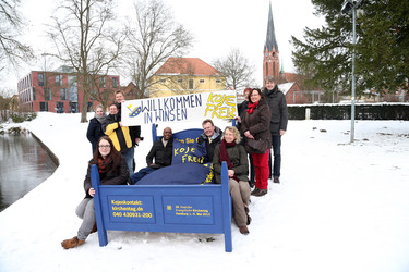 Yared Dibaba mit Pastor Christian Berndt und Bürger aus Winsen