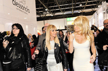 Pamela Anderson auf der Beauty Messe Düsseldorf