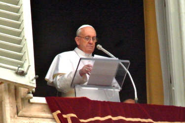 Papst Franziskus bei seinem ersten öffentlichen Angelus Gebet