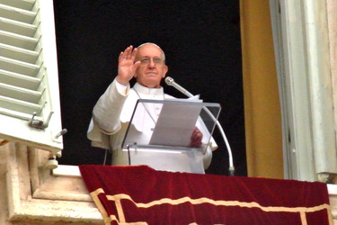Papst Franziskus bei seinem ersten öffentlichen Angelus Gebet