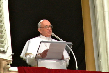 Papst Franziskus bei seinem ersten öffentlichen Angelus Gebet