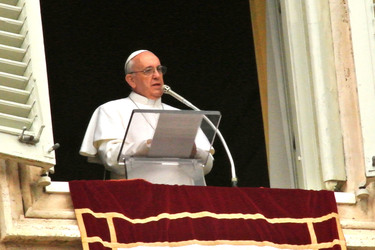 Papst Franziskus bei seinem ersten öffentlichen Angelus Gebet