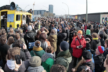 David Hasselhoff protestiert gegen Abbau der Berliner Mauer