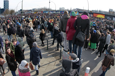 David Hasselhoff protestiert gegen Abbau der Berliner Mauer