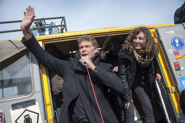 David Hasselhoff protestiert gegen Abbau der Berliner Mauer