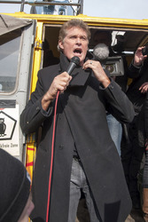 David Hasselhoff protestiert gegen Abbau der Berliner Mauer