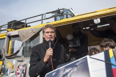 David Hasselhoff protestiert gegen Abbau der Berliner Mauer
