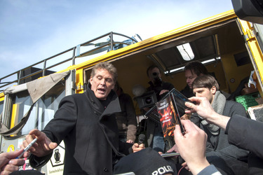 David Hasselhoff protestiert gegen Abbau der Berliner Mauer