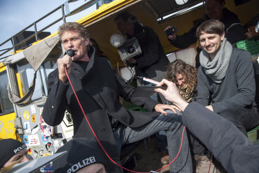 David Hasselhoff protestiert gegen Abbau der Berliner Mauer