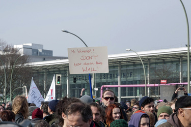 David Hasselhoff protestiert gegen Abbau der Berliner Mauer