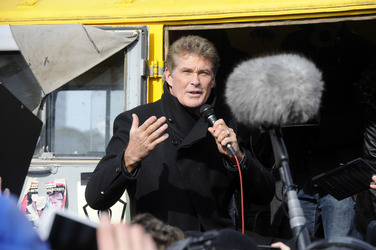 David Hasselhoff protestiert gegen Abbau der Berliner Mauer