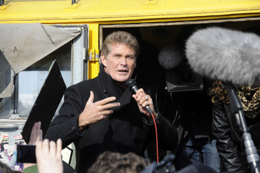 David Hasselhoff protestiert gegen Abbau der Berliner Mauer