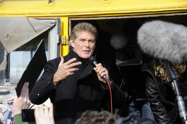 David Hasselhoff protestiert gegen Abbau der Berliner Mauer