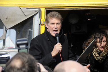 David Hasselhoff protestiert gegen Abbau der Berliner Mauer