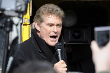 David Hasselhoff protestiert gegen Abbau der Berliner Mauer