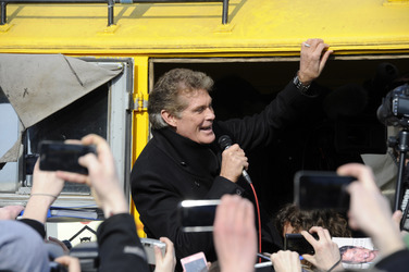 David Hasselhoff protestiert gegen Abbau der Berliner Mauer