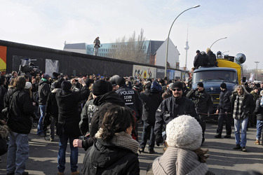 David Hasselhoff protestiert gegen Abbau der Berliner Mauer