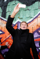 David Hasselhoff protestiert gegen Abbau der Berliner Mauer