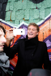 David Hasselhoff protestiert gegen Abbau der Berliner Mauer