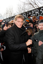 David Hasselhoff protestiert gegen Abbau der Berliner Mauer