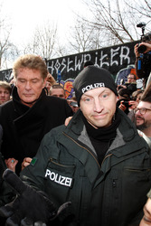 David Hasselhoff protestiert gegen Abbau der Berliner Mauer