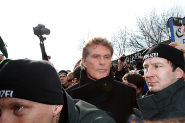 David Hasselhoff protestiert gegen Abbau der Berliner Mauer