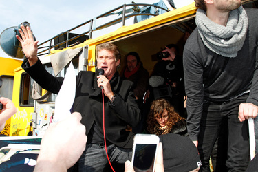 David Hasselhoff protestiert gegen Abbau der Berliner Mauer