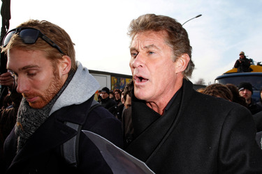 David Hasselhoff protestiert gegen Abbau der Berliner Mauer